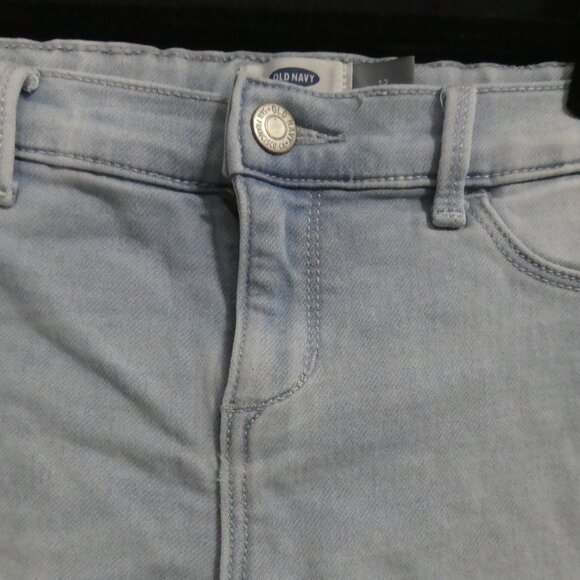 OLD NAVY - Stretch | 12 regular | Ballerina 360° Stretch Light Wash Bermuda Jean - Picture 4 of 14